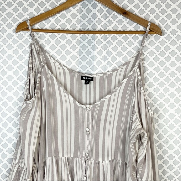 EUC Torrid Babydoll Rayon Crepe Cold Shoulder Top in Multi Stripe - Picture 3 of 10